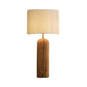 Lampe en bois avec abat-jour clair.
